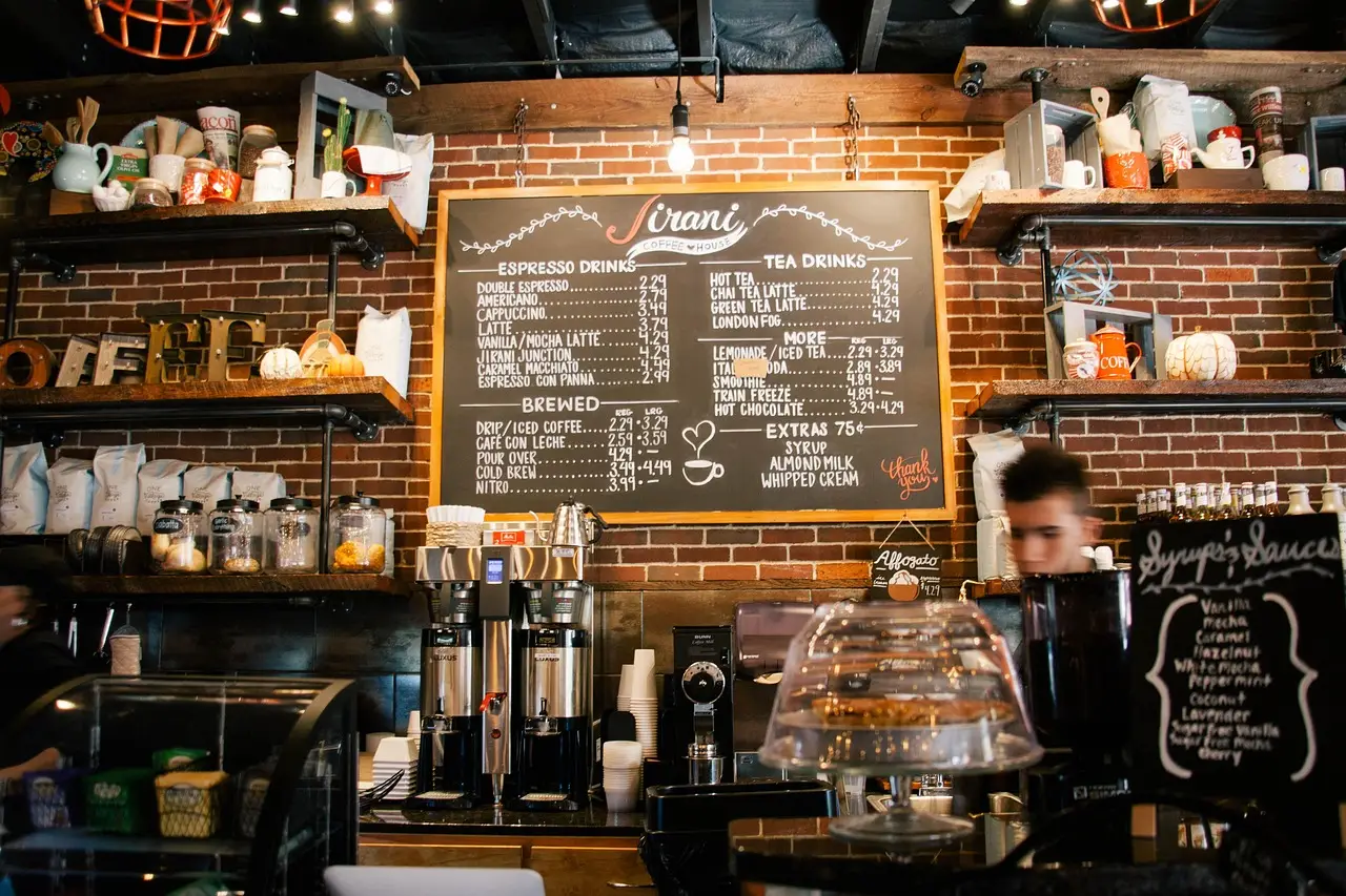 Сеть кофеен Baggins Coffee перешла под контроль «Бумеранг Капитала» и Антона Петрова